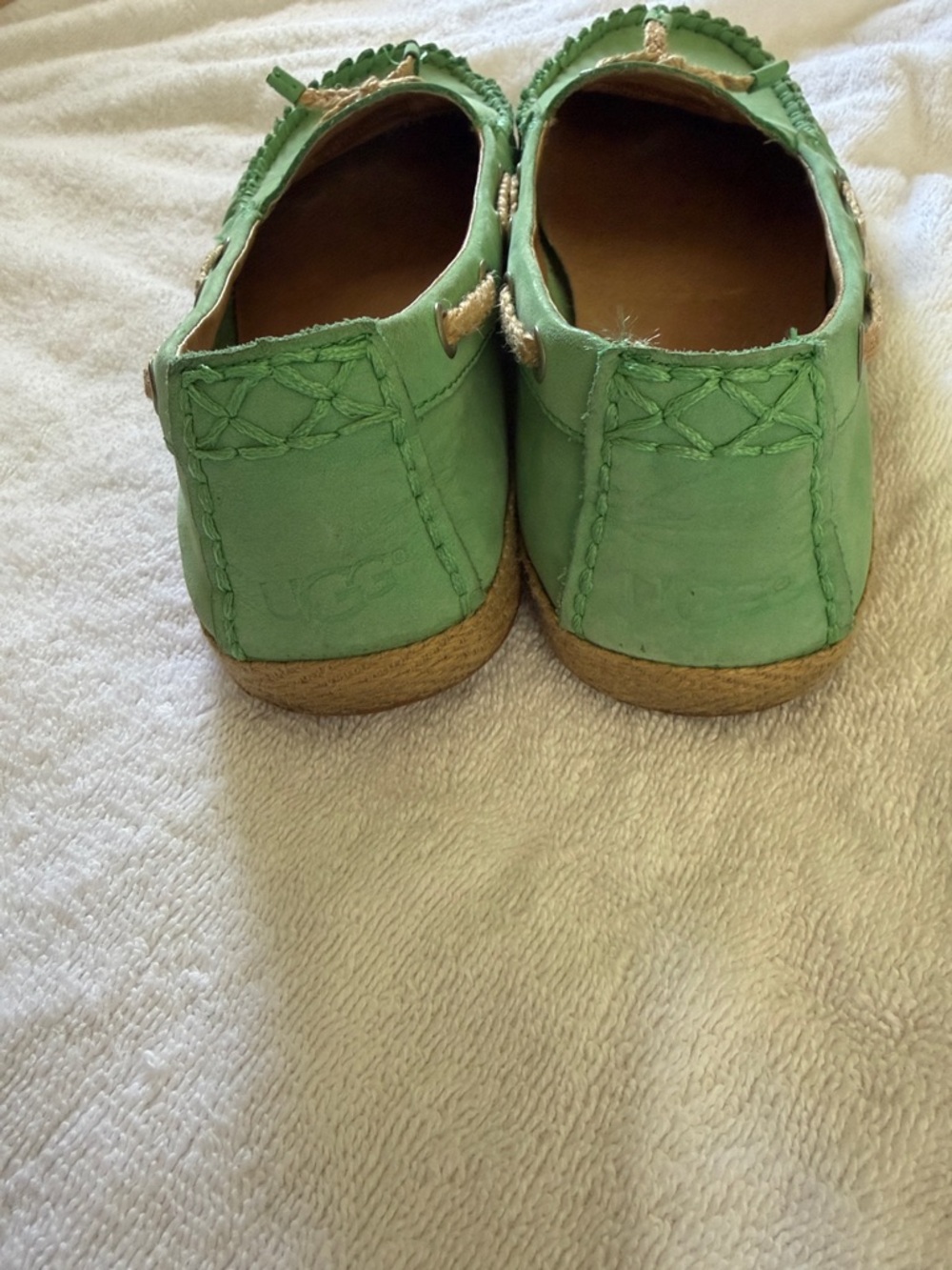 UGG Mint Green chivon stitched Leather Moccasin Loafers size 8 - Picture 3 of 8